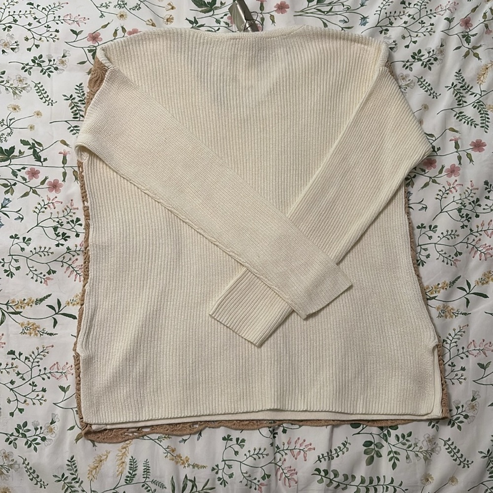NWT Chico's V-Neck Crochet Front Sweater in Cream & Camel - Picture 4 of 4